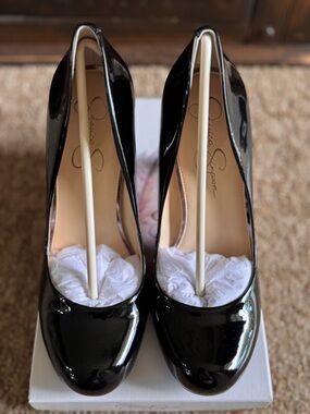 NIB Jessica Simpson Caprielle Black Super Patent Pumps - Size 10